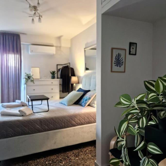 Chic Apt Near Acropolis - Avdi Square Athènes Extérieur photo