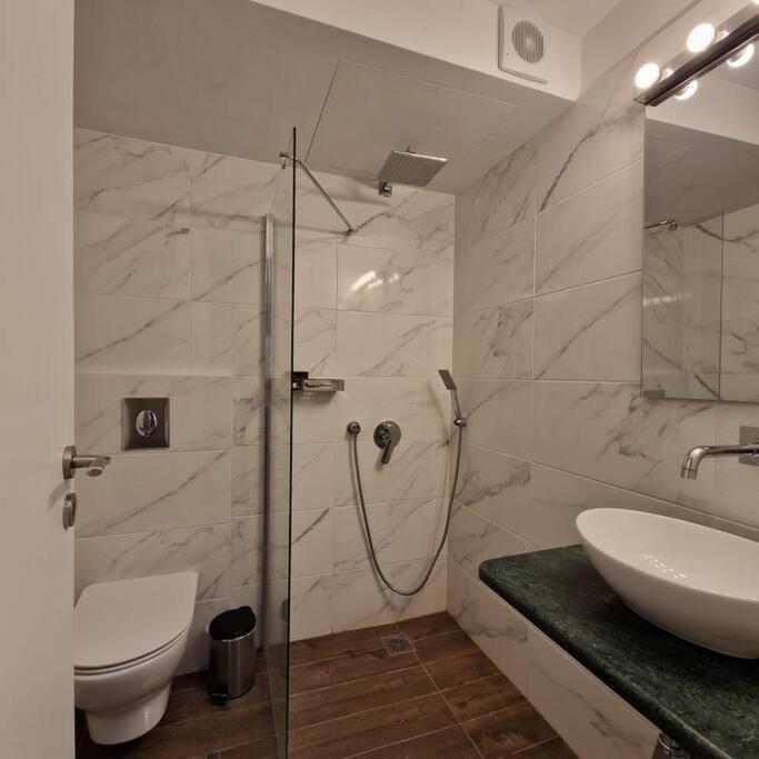 Chic Apt Near Acropolis - Avdi Square Athènes Extérieur photo