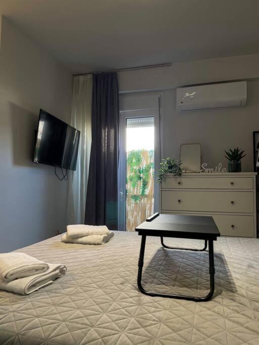 Chic Apt Near Acropolis - Avdi Square Athènes Extérieur photo
