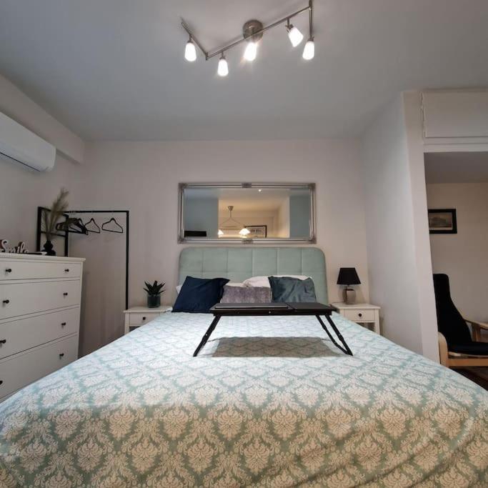 Chic Apt Near Acropolis - Avdi Square Athènes Extérieur photo