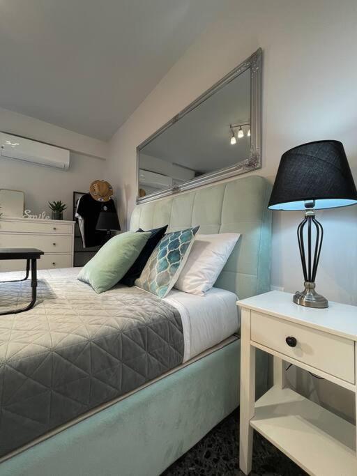 Chic Apt Near Acropolis - Avdi Square Athènes Extérieur photo