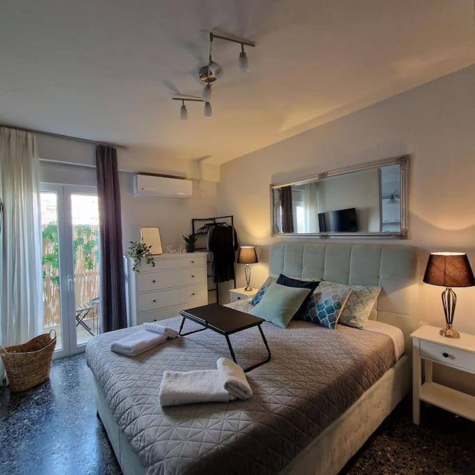 Chic Apt Near Acropolis - Avdi Square Athènes Extérieur photo